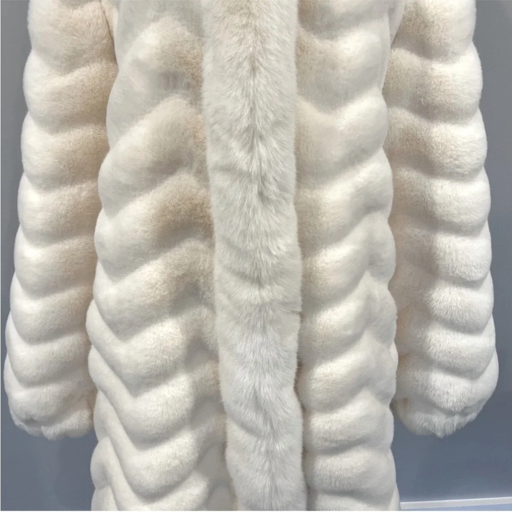 GALLERY Grooved Faux Fur Hooded Jacket - Picture 9 of 13